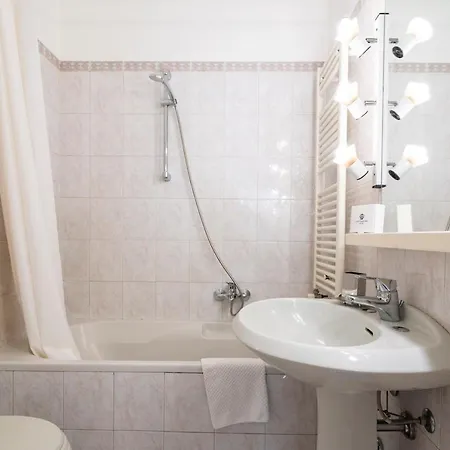 Contempora - Elvezia 8 - E12 Milan